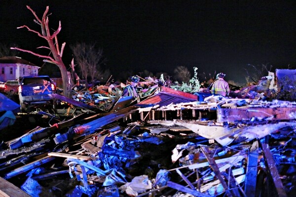 Tornado Kills 1, Destroys Homes in Illinois