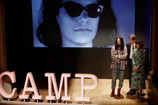 Wintour Pays Tribute to Lagerfeld's Generosity, Humor