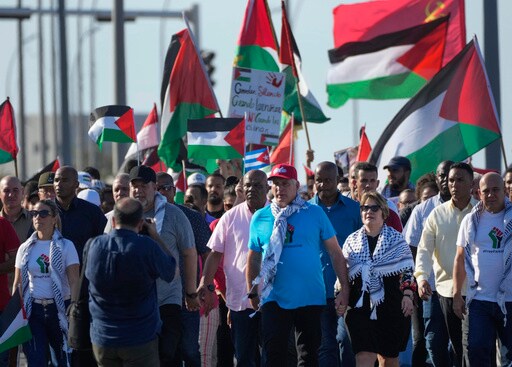 Thousands Led by Cuba's President March in Havana in Solidarity with Palestinian People