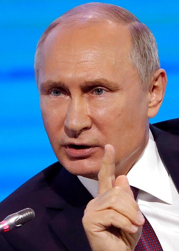 Academics Object to Hungarian University's Award for Putin