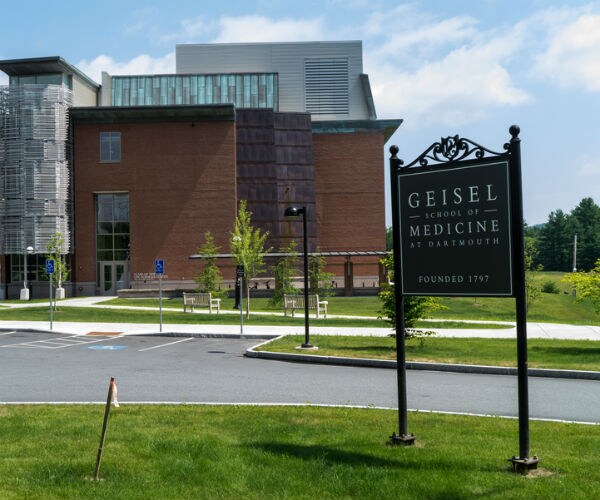 Dartmouth to Study Opioid Treatment for Pregnant Women