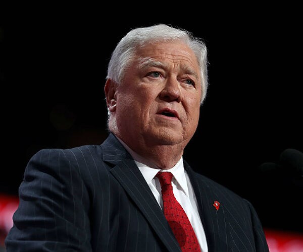 Gov. Barbour: I Picked Trump to Keep Hillary Out of White House