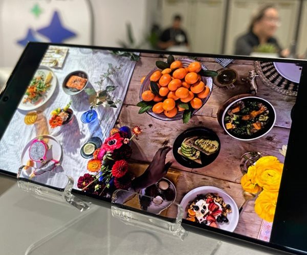 Samsung Beats Apple at Top of Smartphone Market