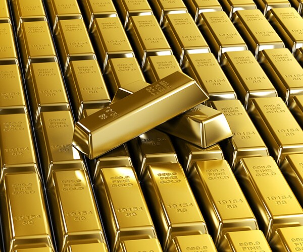 Gold Bars at Russian Airport Spill From Cargo Hatch