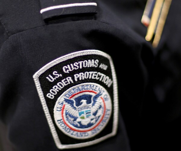 Computer Outage at US Customs Trips Holiday Travelers