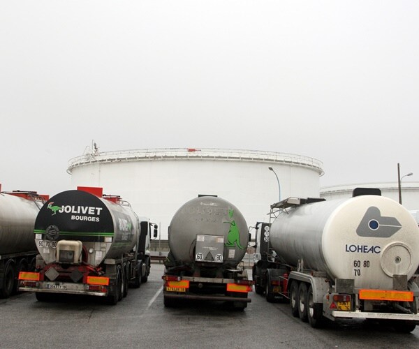 oil truck wait at a refinery