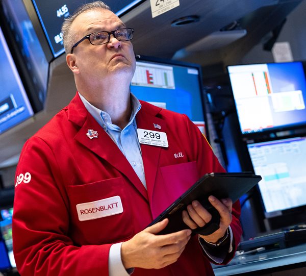 Wall St Ends With Heavy Losses on Recession Fears