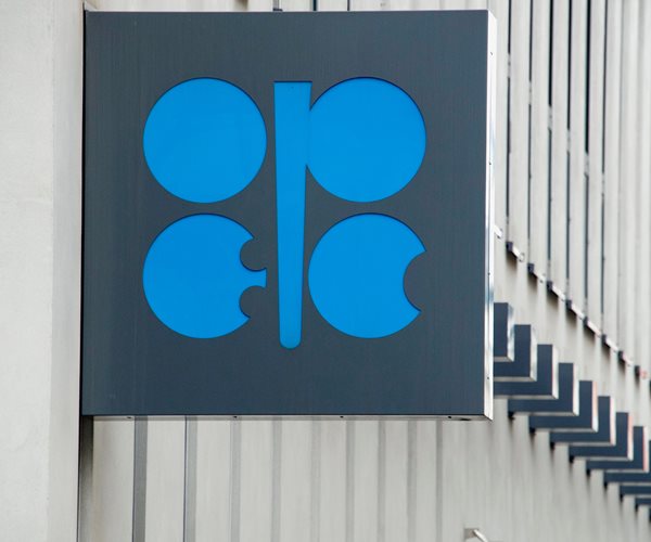 Oil Extends Decline as Trump Urges OPEC to Boost Production