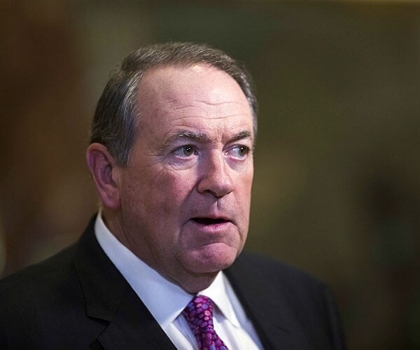 Huckabee: Hillary an 'Extraordinary Distraction' for Dems