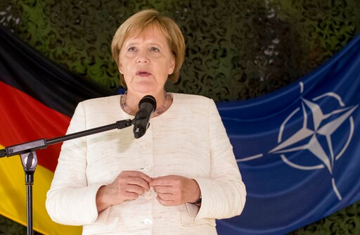 Merkel: Russia Sanctions to Go Only with Ukraine Ceasefire