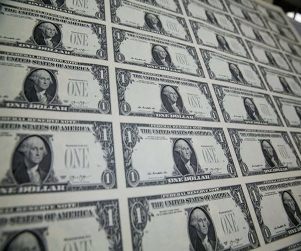 Dollar Retreats on Signs Trump Tariffs to Be Measured 