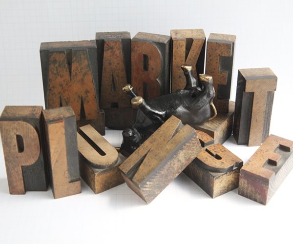 Dow Plunges 700 as Stocks Drop Most in 6 Weeks on Trade War Fear