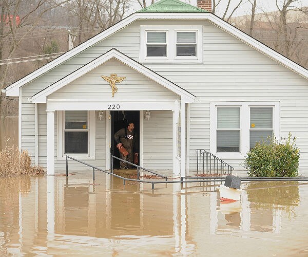 Weird Weather Brings Warm Welcome to 2016