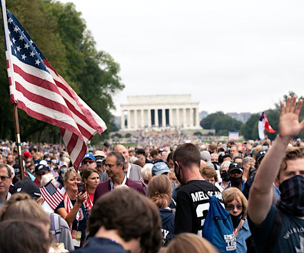 massive amounts of protests descend on washington, dee see