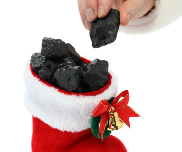 Macy's Will Cut 6,200 Jobs After Weak Christmas; Shares Decline