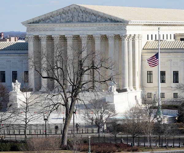 the supreme court building in washington, dee sea
