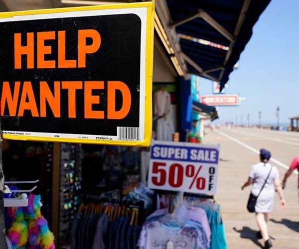 US Private Payrolls Gains Slow in August