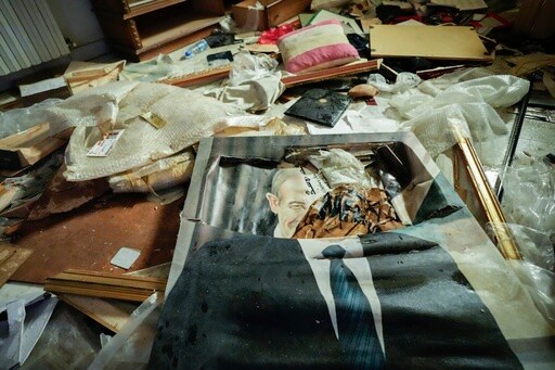 Syrian Rebels Free Prisoners from Assad's Notorious Dungeons Who Celebrate in Damascus Streets