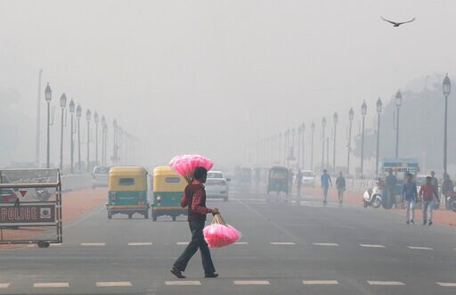 Air Quality Sinks to 'severe' in Haze-shrouded New Delhi