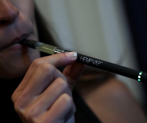 CDC Warns Against Using Vapes With THC