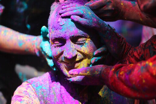 Indians Gather for Holi Celebrations as Virus Cases Surge