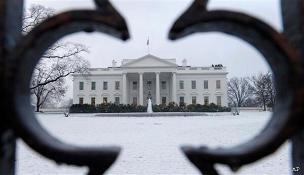 Late-season Storm Snarls Traffic, Flights on US East Coast