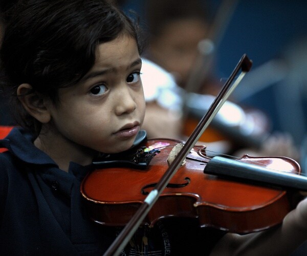little girl plays the violin