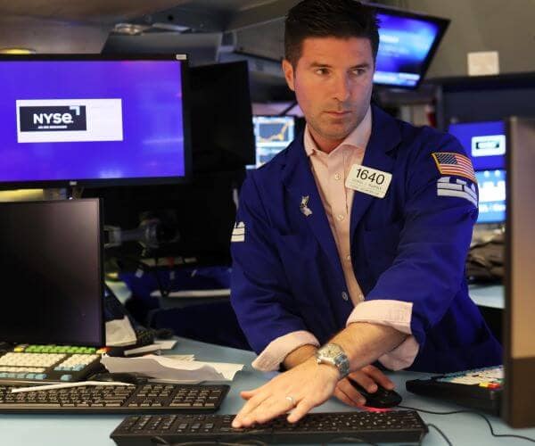 S&P 500, Nasdaq Climb on Tech Boost