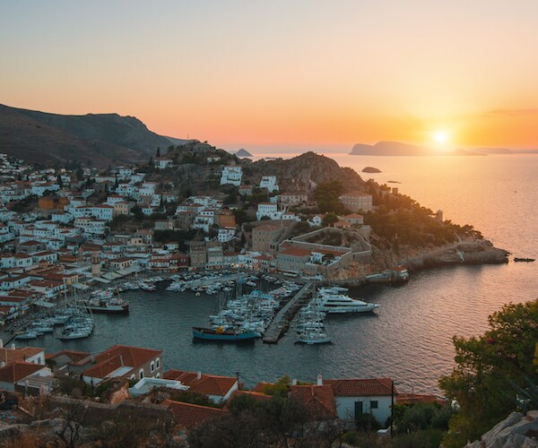 Hydra Island Power, Water Supply Disrupted by Blackout