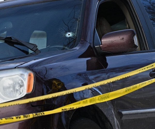 BREAKING NEWS: A federal agent shot and killed a Minneapolis motorist when she allegedly tried to ru...