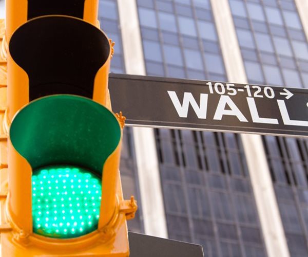 Global Shares Rise, But Inflation Risks Fare Up