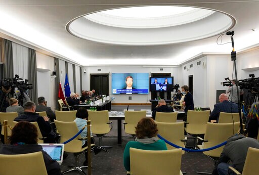 Polish Chief Auditor Seeks to Question Leader over Spying