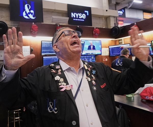 US Stocks Recover Half of the Prior Day's Plunge