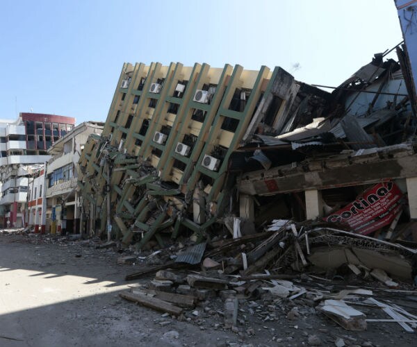 Ecuador Quake Death Toll Rises to Nearly 650