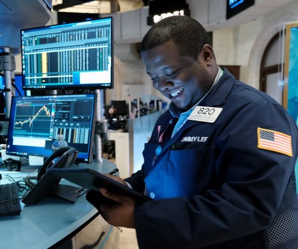 Wall St Ends Strong Month on Weak Note