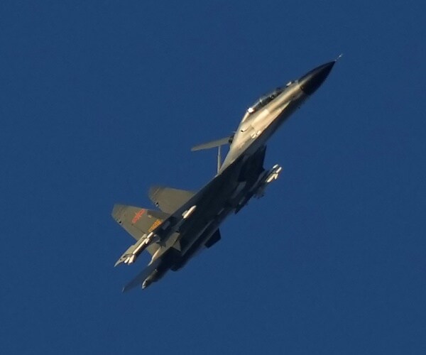 a military fighter jet