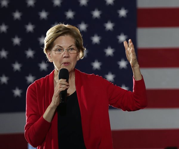 Warren Blasts Billionaires as Democrats End Year Campaigning