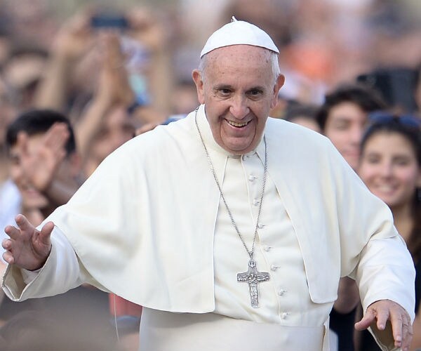 Pope to Clergy: Welcome Warmly Divorced Catholics Who Remarry