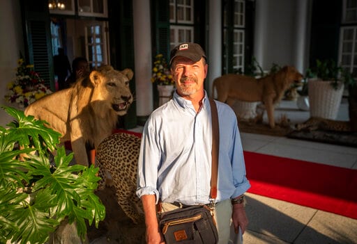 16 Years after Expulsion, a Reporter Returns to Zimbabwe