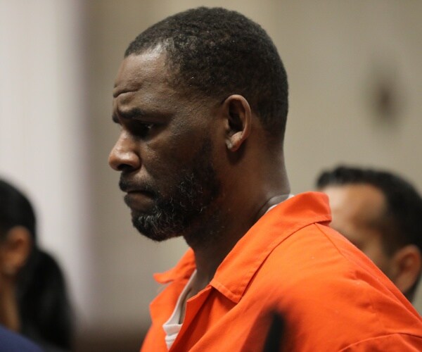 r. kelly appears in court