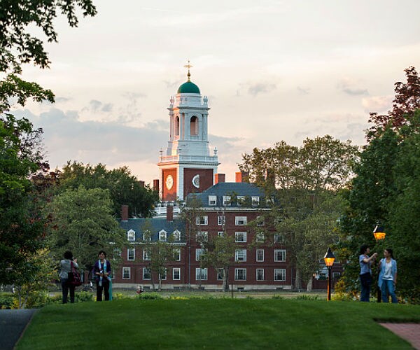 Harvard to Pull Outdated 'Puritans' From School Song