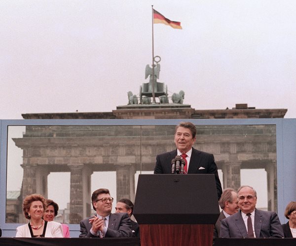 Reagan Statue Being Dedicated in Berlin to Mark Wall Fall