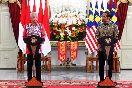 Indonesia, Malaysia Sign Accord to Protect Migrant Workers