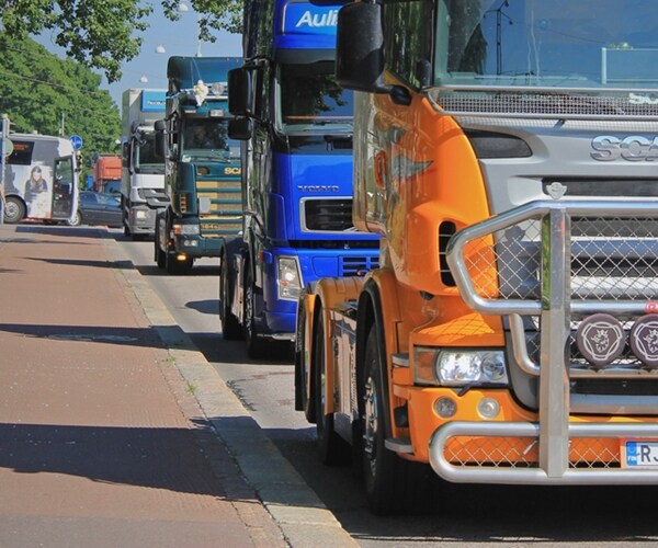 Truck Drivers See Orders, Miles Fall in Latest Slowdown Warning