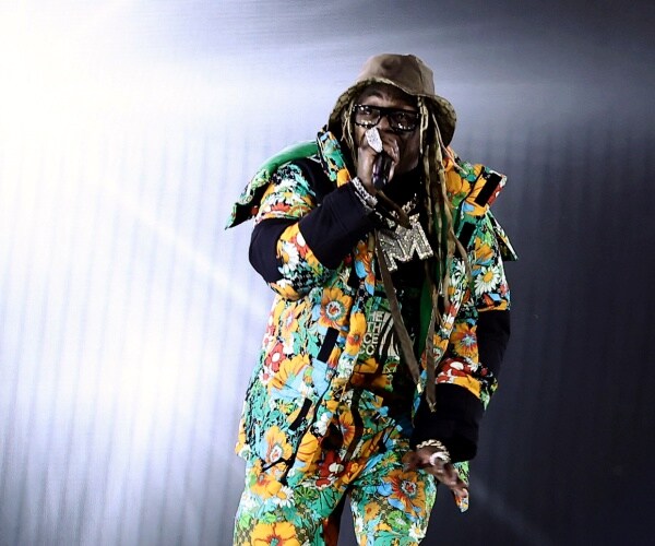 lil wayne performs onstage