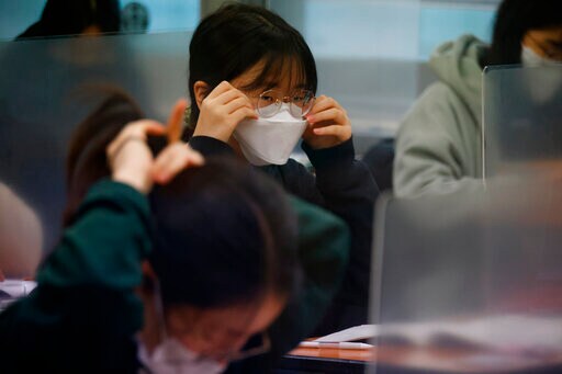 S. Koreans Take College Entrance Exam amid Viral Resurgence