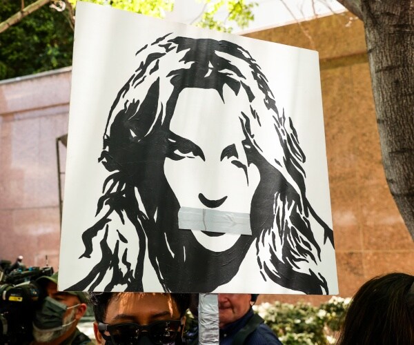 Britney Spears' Father Shifts Blame in Conservatorship Battle