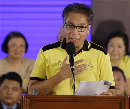 Aquino Chooses Roxas as Philippine Presidential Candidate