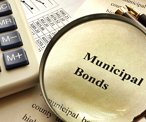 Fear Revives Muni-Bond Insurance Business From Decade-Long Slump