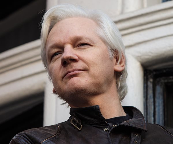 Assange Says He 'Hears Voices' in Prison: Psychiatrist